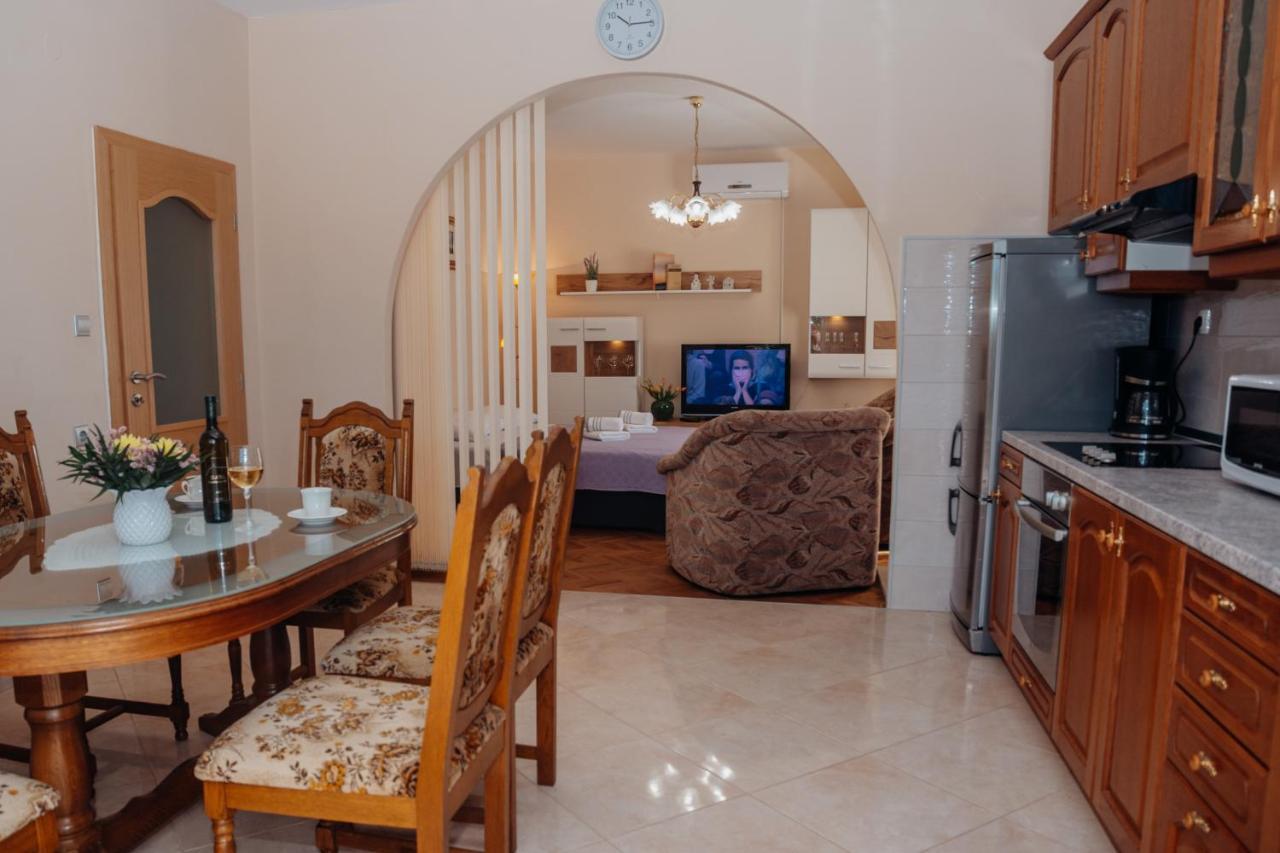 Apartman Neli Vir Exteriér fotografie