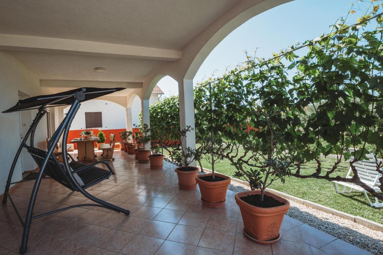 Apartman Neli Vir Exteriér fotografie