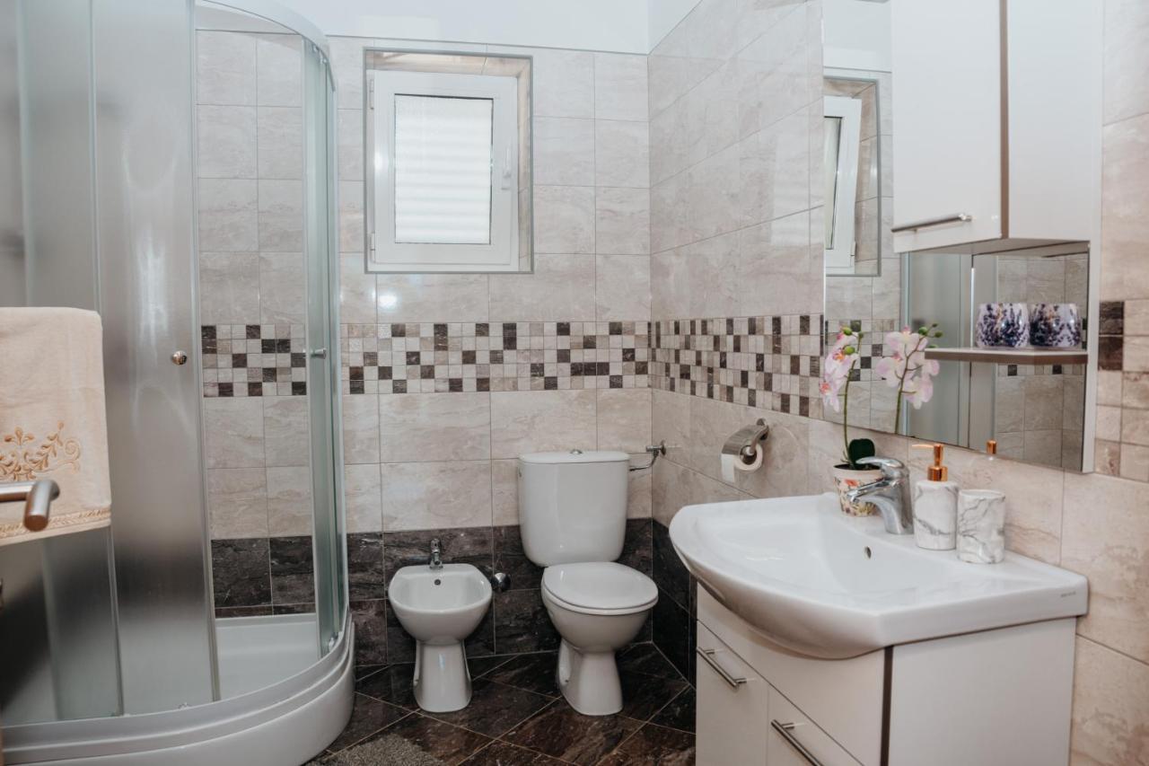 Apartman Neli Vir Exteriér fotografie