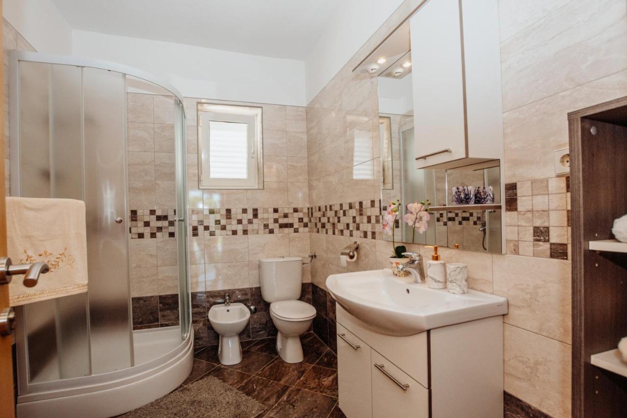 Apartman Neli Vir Exteriér fotografie